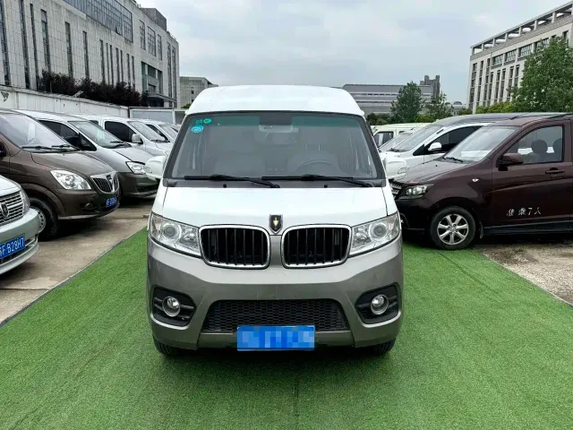 Jinbei New Hiace X30L — Фото автомобиля 2
