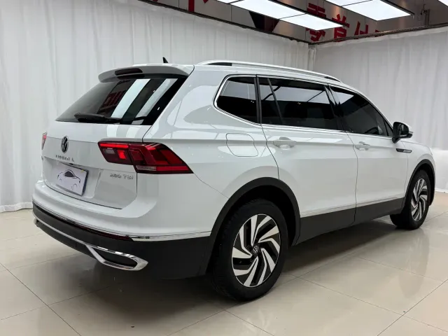 Volkswagen Tiguan L — Фото автомобиля 6
