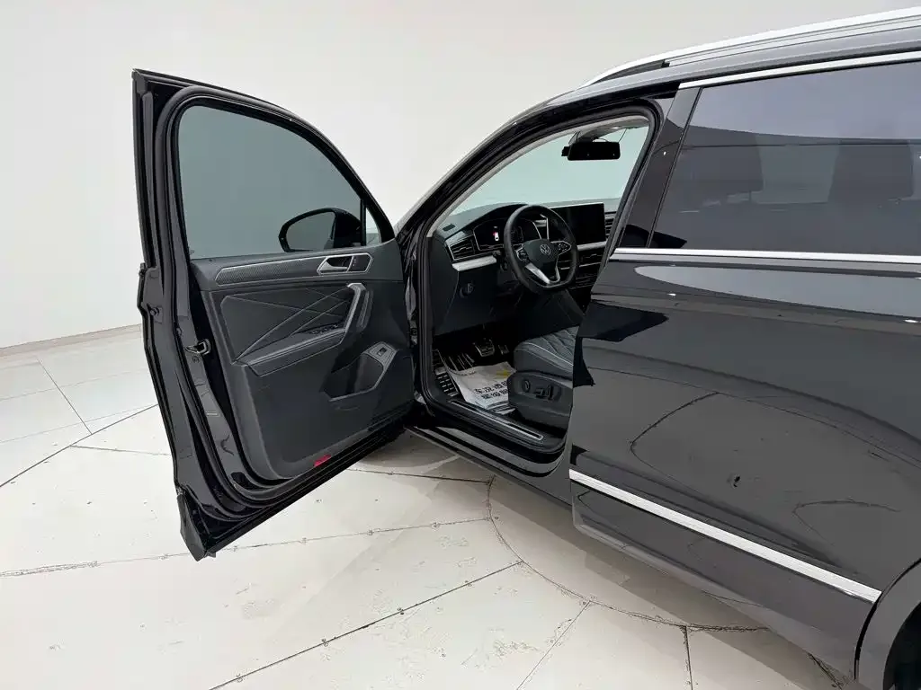 Volkswagen Tiguan L 2024 330TSI Automatic 2WD R-Line Premium Enjoyment Edition — Фото автомобиля 24