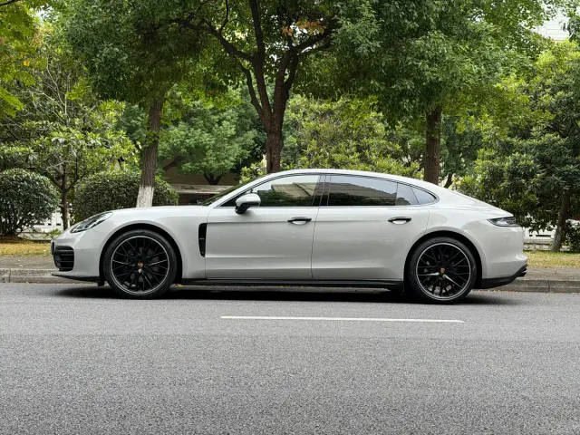 Porsche Panamera 2023 Panamera Executive Long Wheelbase Platinum Edition 2.9T — Фото автомобиля 22