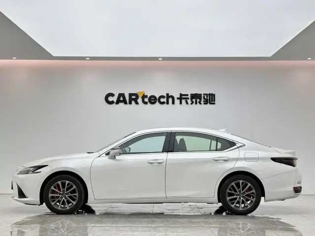 Lexus ES — Фото автомобиля 2