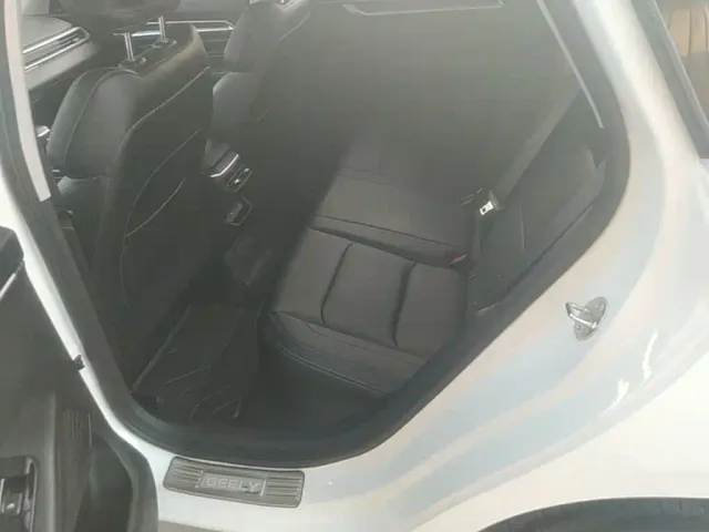 Geely Emgrand — Фото автомобиля 16