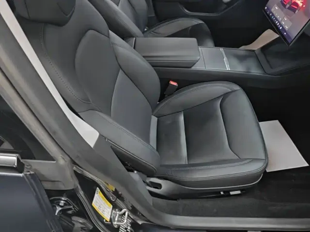 Tesla Model 3 — Фото автомобиля 24