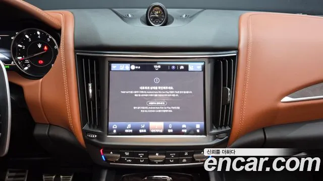 Maserati Levante — Фото автомобиля 14