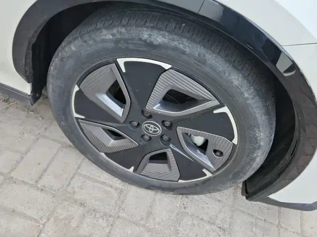 Toyota bZ3 — Фото автомобиля 6