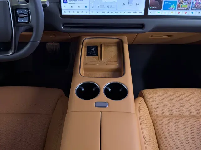 Li Auto i8 — Фото автомобиля 13