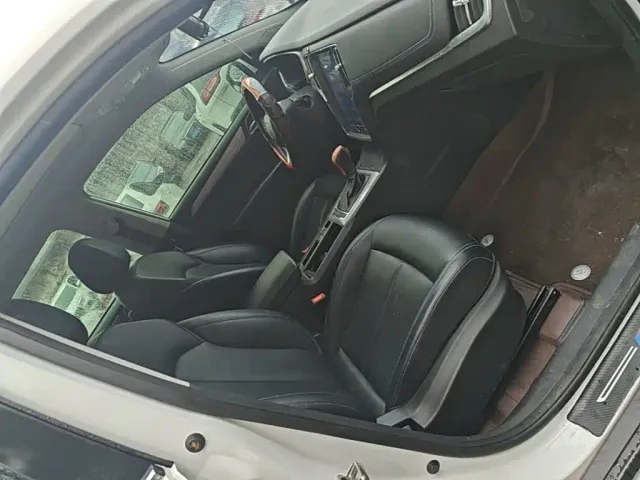 Roewe RX5 — Фото автомобиля 19