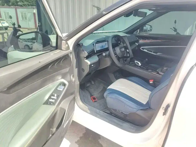 Geely Boyue — Фото автомобиля 15