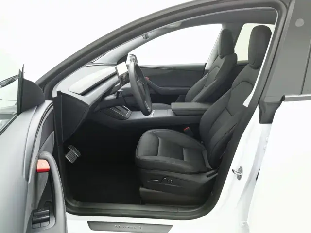 Tesla Model Y — Фото автомобиля 10