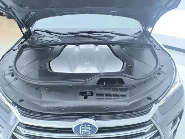 BYD Tang — Фото автомобиля 10