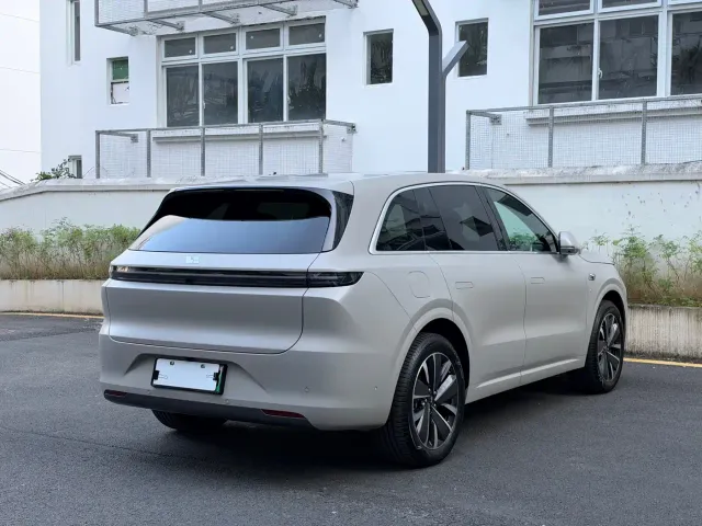 Li Auto L6 — Фото автомобиля 9