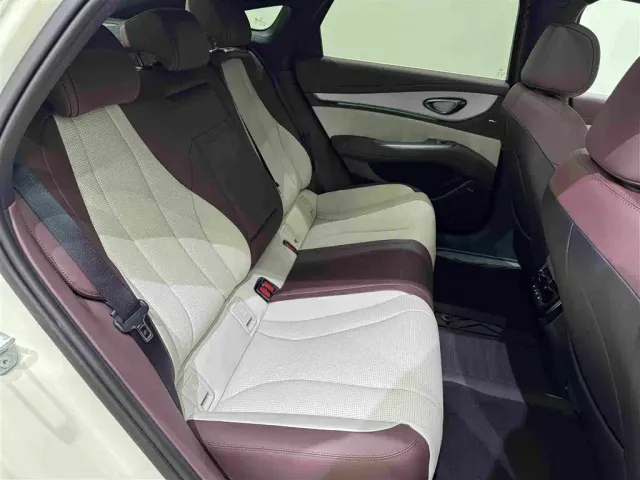 BYD Seal 07 DM-i — Фото автомобиля 28