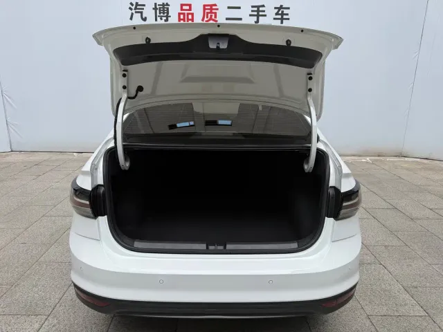 Volkswagen Lavida — Фото автомобиля 16