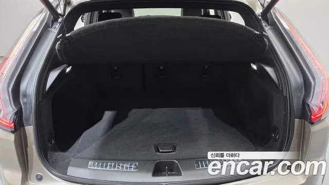 Cadillac XT4 — Фото автомобиля 25