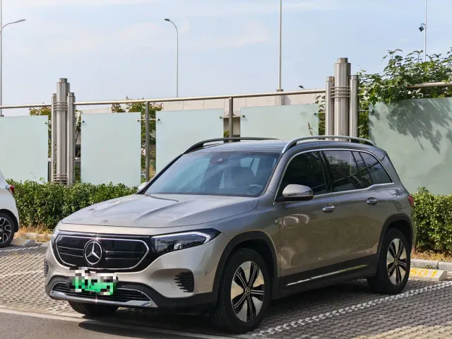 Фотография автомобиля — Mercedes-Benz EQB