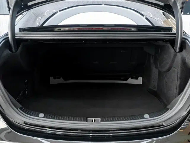 Mercedes-Benz E-Class — Фото автомобиля 12