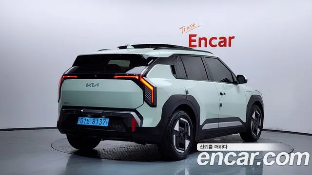 Kia EV3 Standard 2WD — Фото автомобиля 2