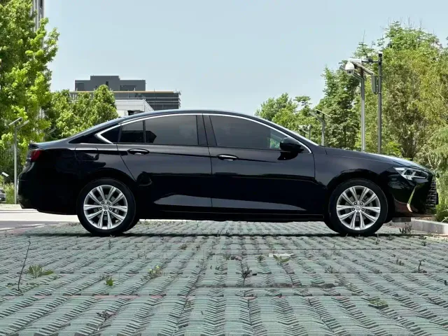 Buick Regal — Фото автомобиля 8