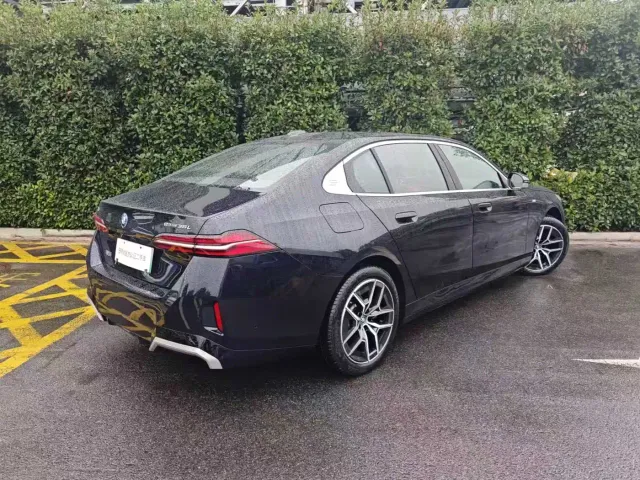 BMW i5 — Фото автомобиля 4