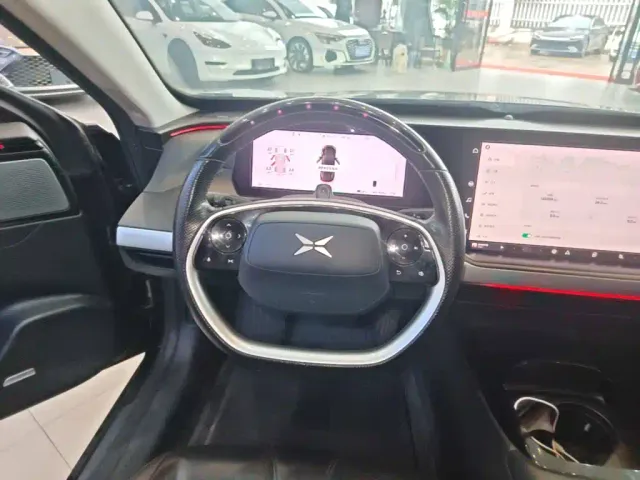 Xpeng P7 — Фото автомобиля 10