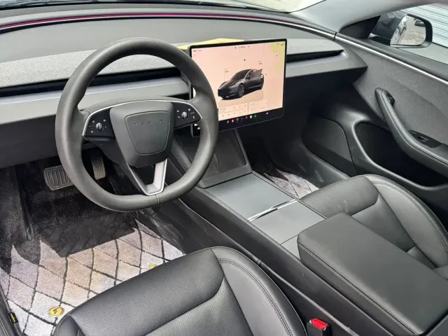 Tesla Model 3 — Фото автомобиля 8