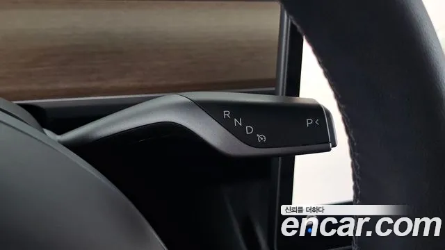 Tesla Model Y — Фото автомобиля 11