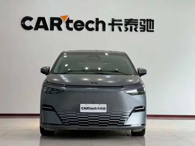 Xpeng X9 — Фото автомобиля 3