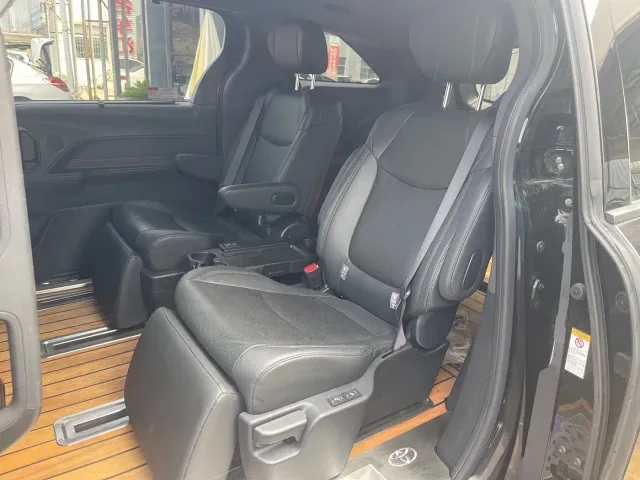 Toyota Sienna — Фото автомобиля 8