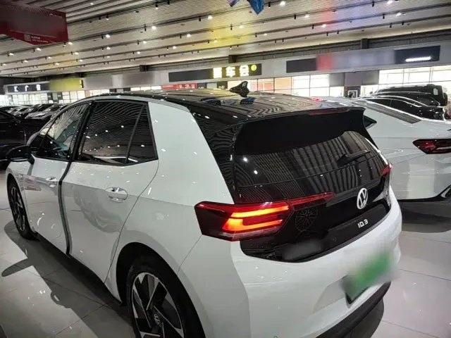 Volkswagen ID.3 — Фото автомобиля 4