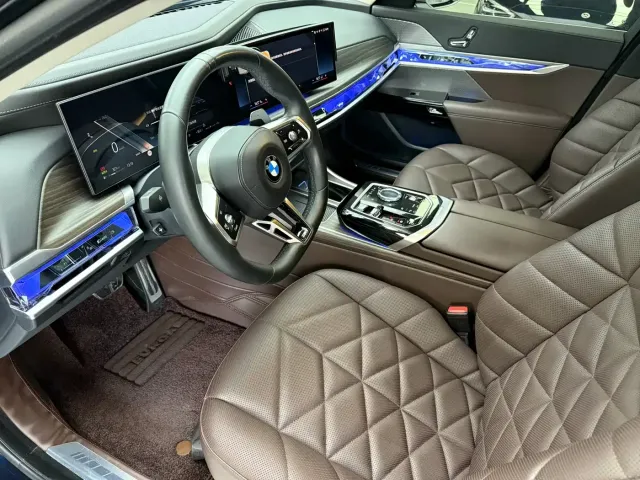 BMW 7 Series — Фото автомобиля 11