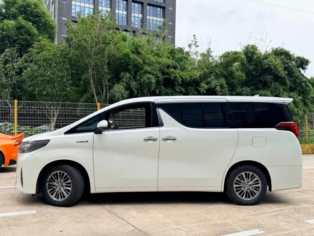 Toyota Alphard — Фото автомобиля 4