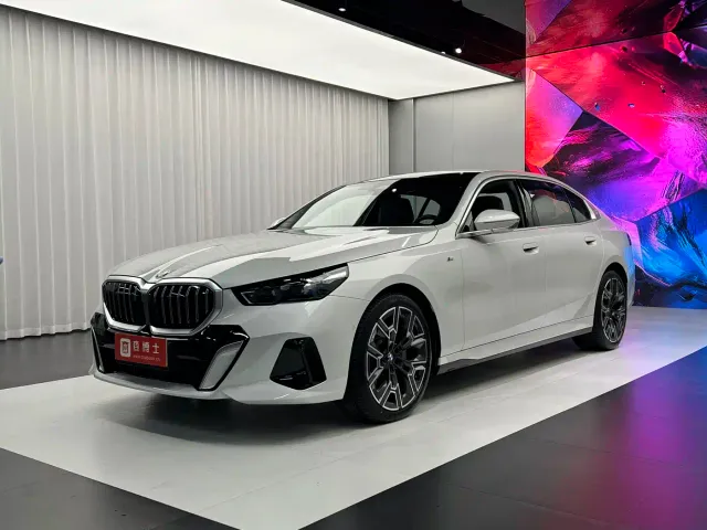 Фотография автомобиля — BMW 5 Series