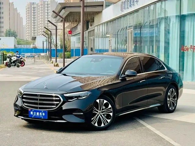 Фотография автомобиля — Mercedes-Benz E-Class