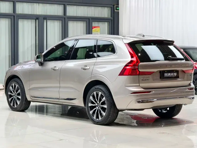 Volvo XC60 — Фото автомобиля 5
