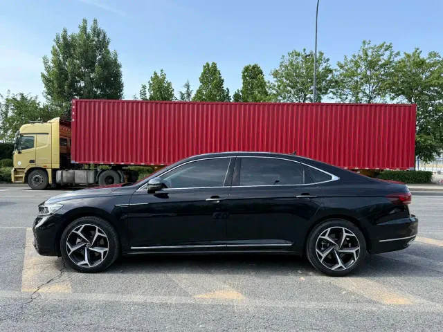 Volkswagen Passat — Фото автомобиля 16