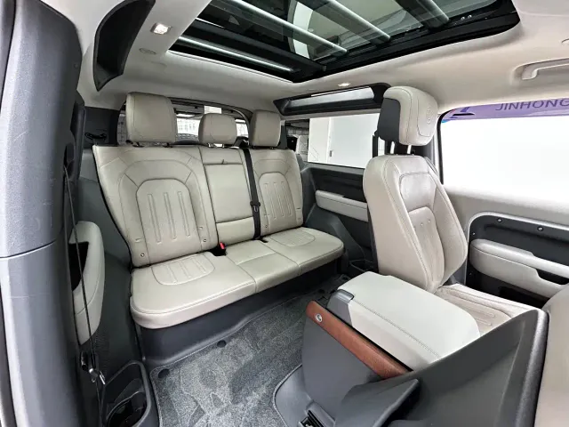 Land Rover Defender — Фото автомобиля 14