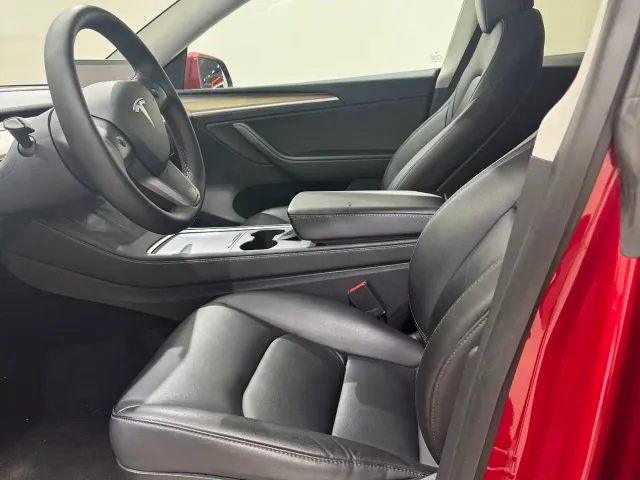 Tesla Model Y — Фото автомобиля 10