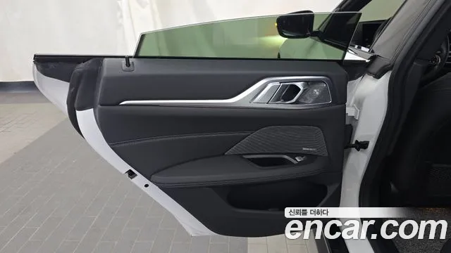BMW i4 — Фото автомобиля 25