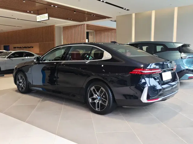 BMW i5 — Фото автомобиля 7