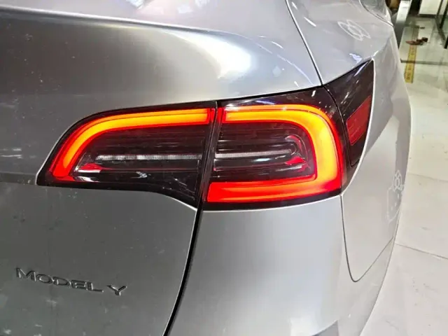 Tesla Model Y — Фото автомобиля 7