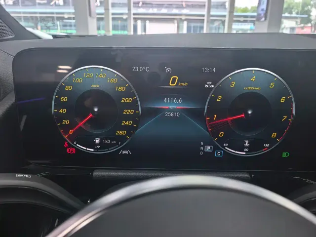 Mercedes-Benz Mercedes-Benz GLA 2023 GLA 200 — Фото автомобиля 9
