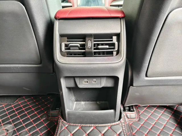Hongqi H5 — Фото автомобиля 7