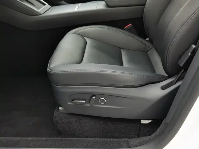 Tesla Model Y — Фото автомобиля 20