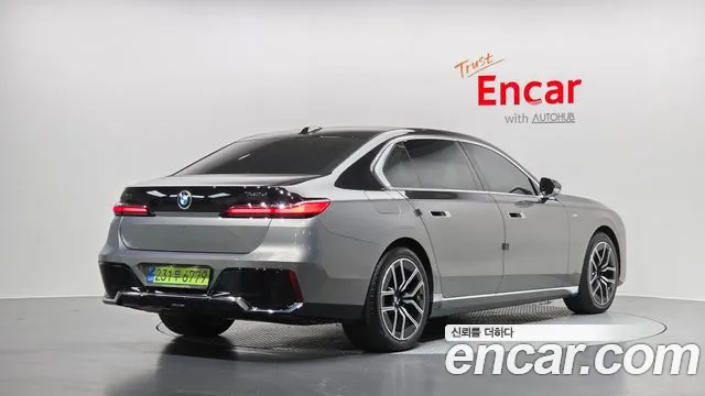 BMW 7 Series G70 — Фото автомобиля 2