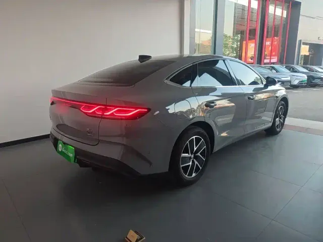 BYD Qin L — Фото автомобиля 4