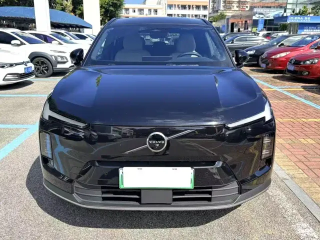 Volvo XC70 Plug-in Hybrid — Фото автомобиля 2