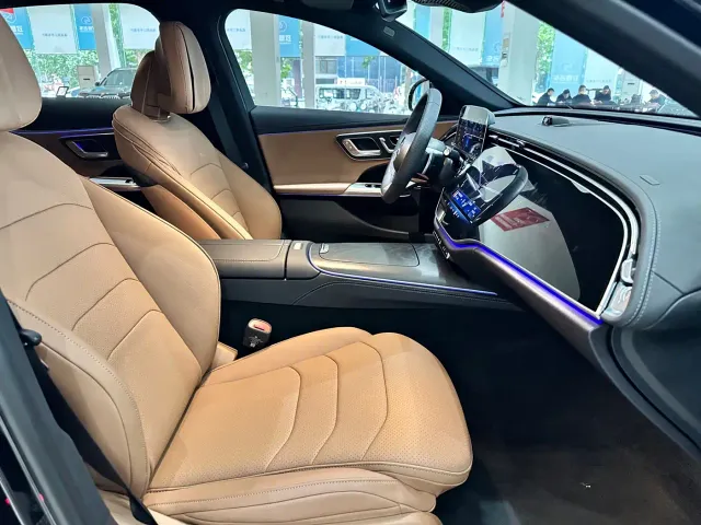 Mercedes-Benz E-Class — Фото автомобиля 12