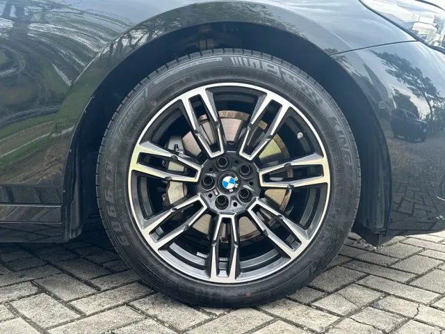 BMW 5 Series — Фото автомобиля 21