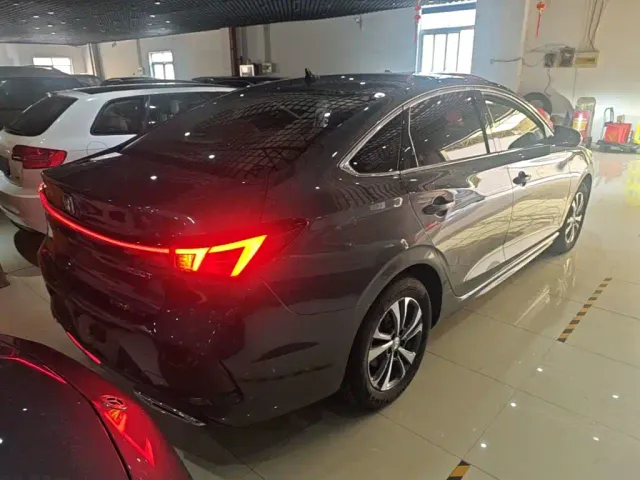 Changan Eado — Фото автомобиля 6