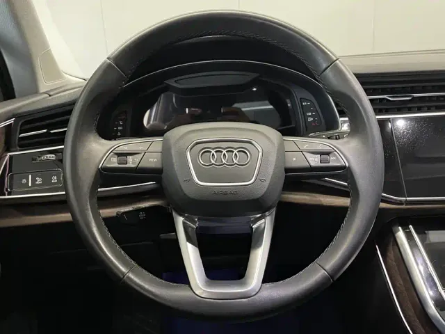 Audi Q7 — Фото автомобиля 14
